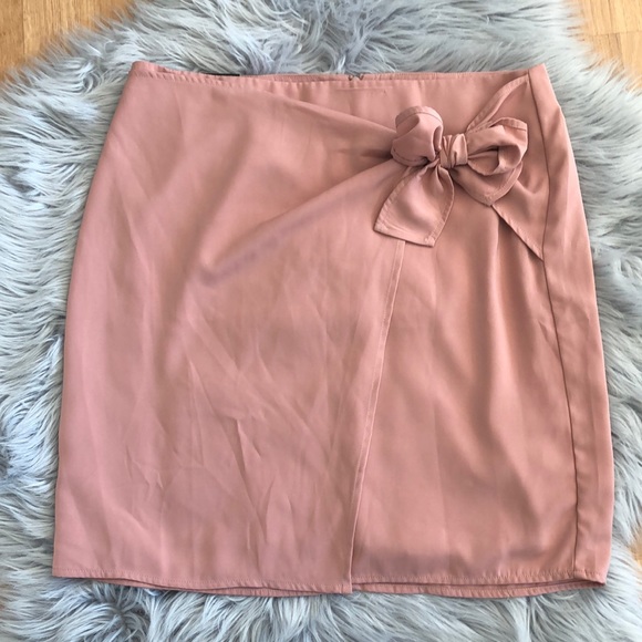 Banana Republic  Factory Satin Tie Knot Pink Skirt - Picture 2 of 8
